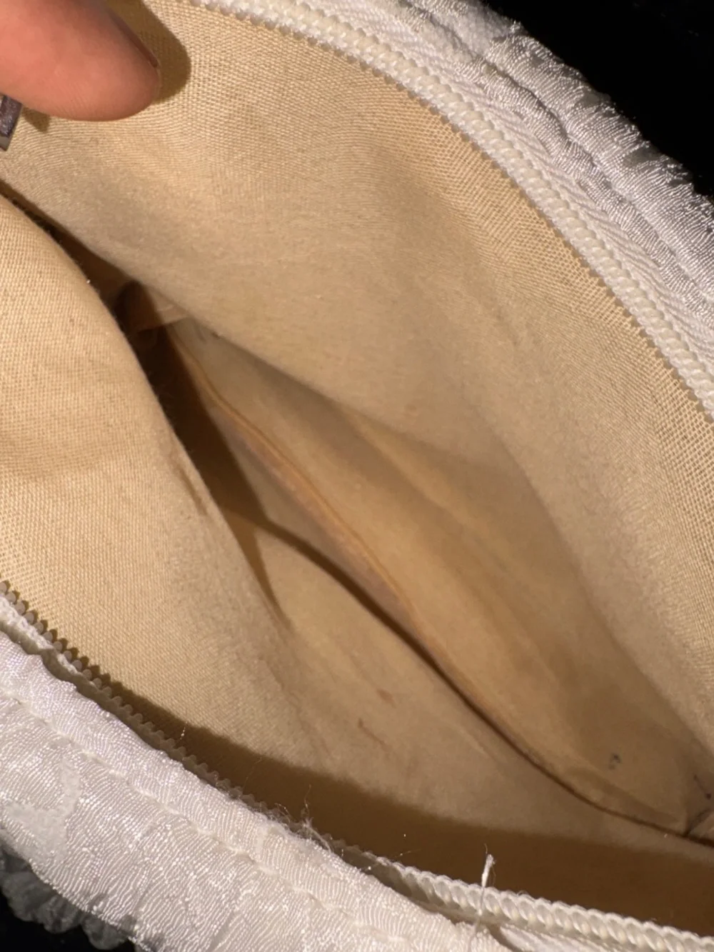 Cute white scrunch shoulder purse with bow and pearl chain
